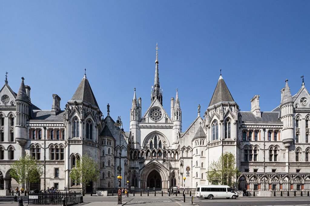1280px Royal Courts of Justice 2019